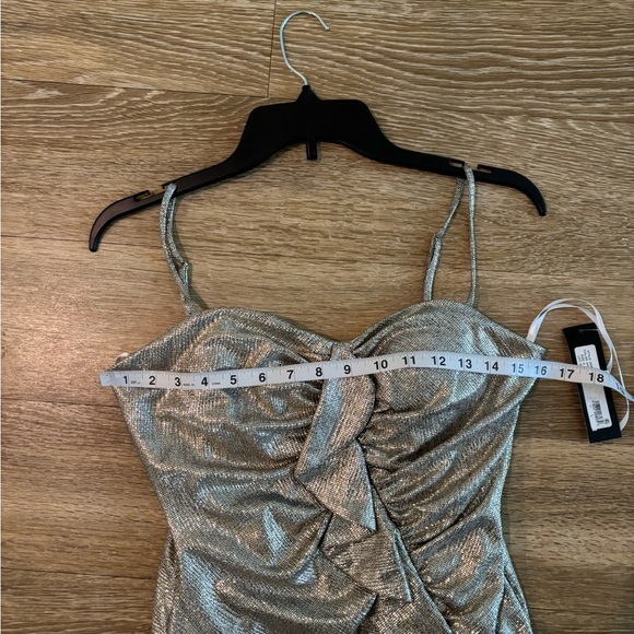 NWT Xscape Dress Women's Metallic Size 4 Ruffled Sheath Silver Wedding cocktail - Picture 7 of 8